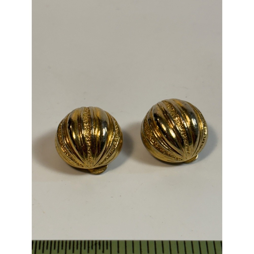 Vintage Clip On Earrings Gold Ribbed Dome Statement Minimalist‎ 90s Retro Chic